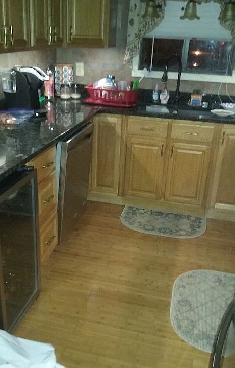 wood cabinets granite counte