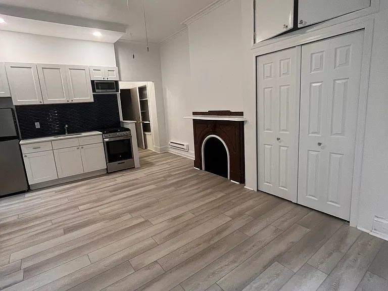 2225 Locust St #2R — Photo 3