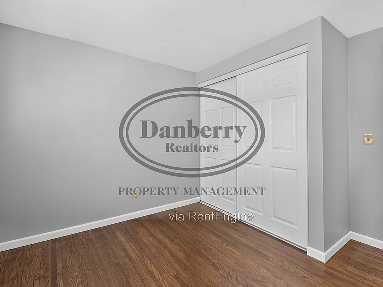 6946 Kinsman Dr — Photo 21