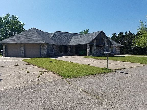 2nd image of 1351 N Bettys Way