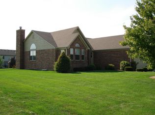 372 Meadowview Ln, Greenwood, IN 46142