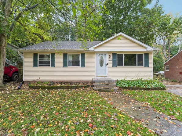 5832 Elmhurst Rd, North Olmsted, OH 44070