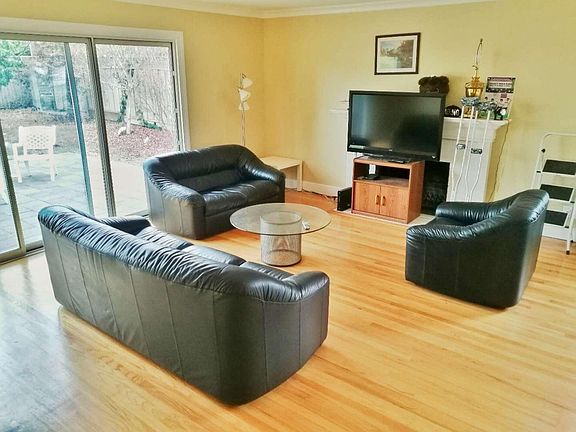 3rd image of 695 Giannini Dr