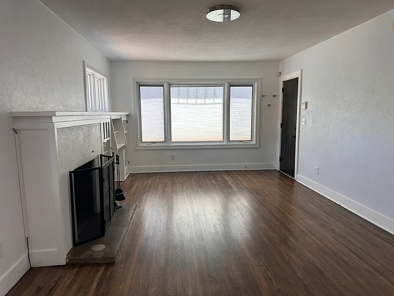 229 E Coronado Rd — Photo 11