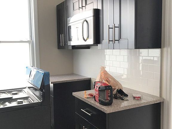 5th image of 2568 33rd St APT 2F