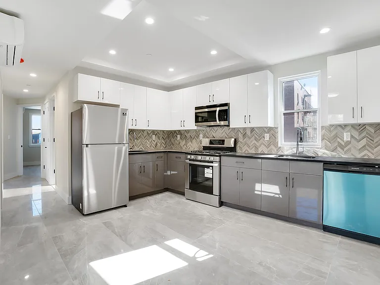 800 Empire Blvd #2F — Photo 2