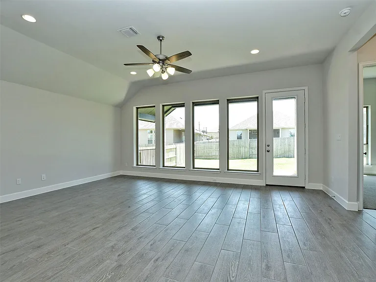 612 Jefferson Dr — Photo 7