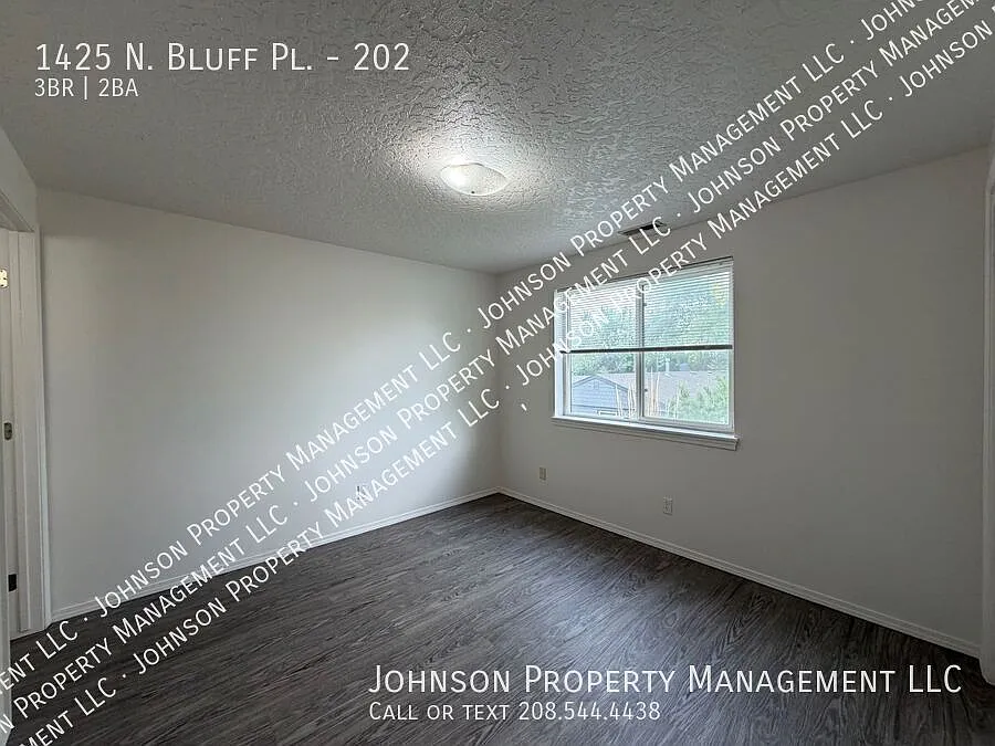 Boise 3 bed with garage between Bench and Downtown! Easy access to Boise Greenbelt and Ann Morris... — Photo 4