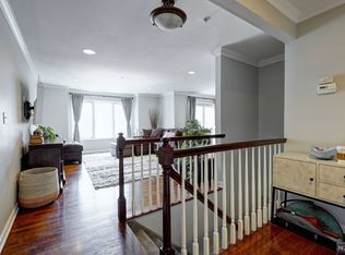33 Legend Hills Dr, Edgewater, NJ 07020