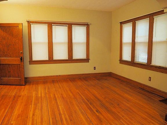 4th image of 2222 Buchanan St NE