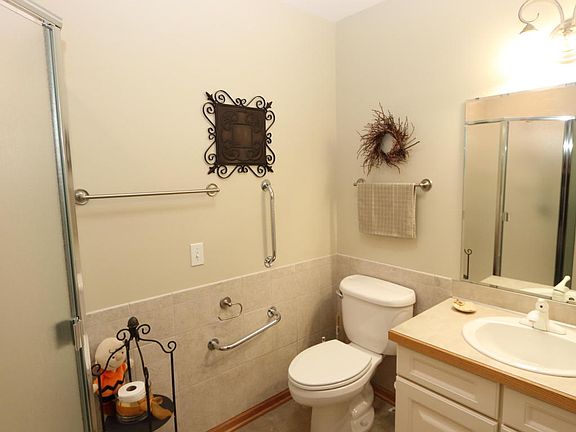 5th image of 313 Shoreside North Dr SE #1