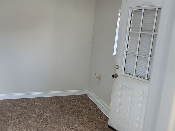 4th image of 10403 Pangborn Ave #1