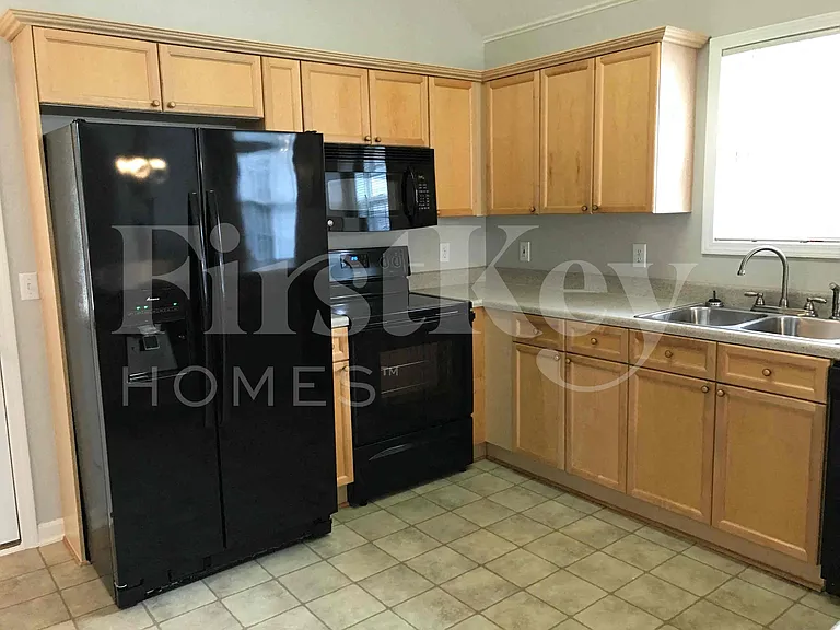 2018 Village Ln — Photo 5