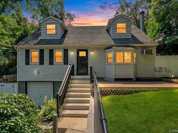 14 Seaside Avenue, Sound Beach, NY 11789
