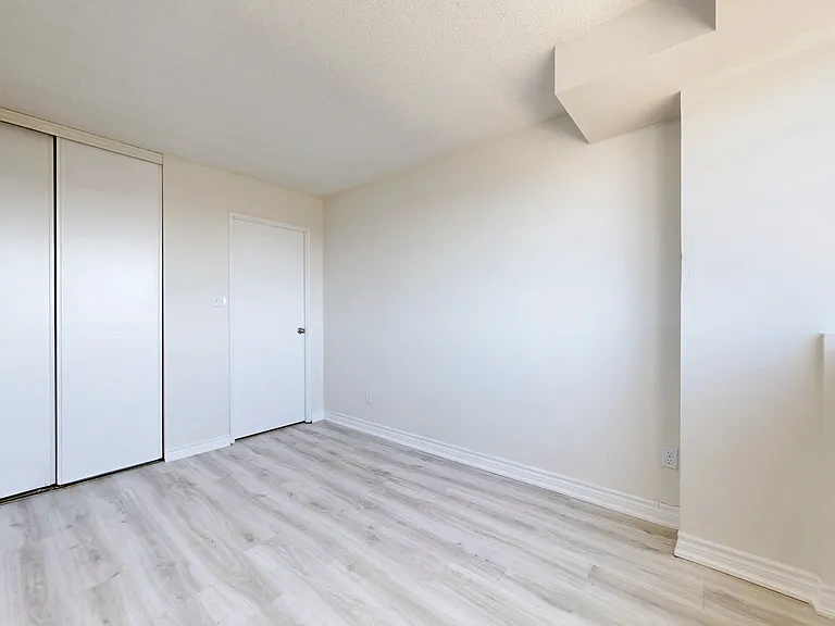 1460 Ghent Ave — Photo 11