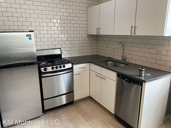 2nd image of 944 W Montrose Ave APT 108