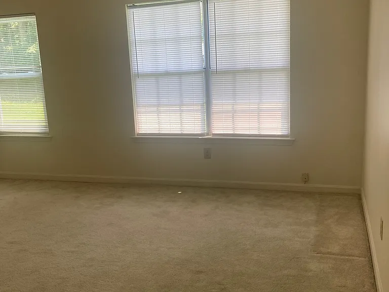 610 Barbara Ct — Photo 6