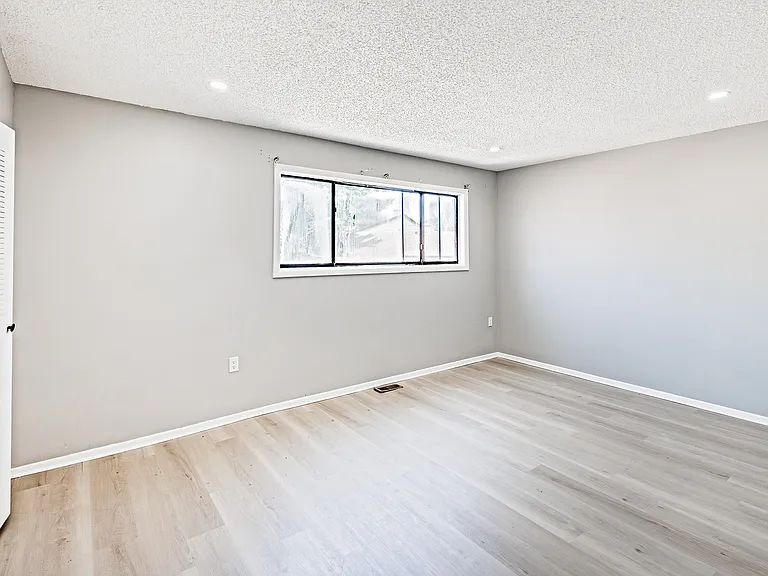 29 Chiswick Dr — Photo 12