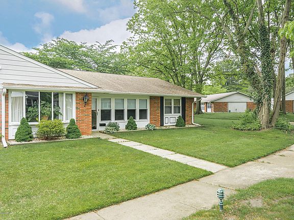3rd image of 453B Cheshire Ct #1002