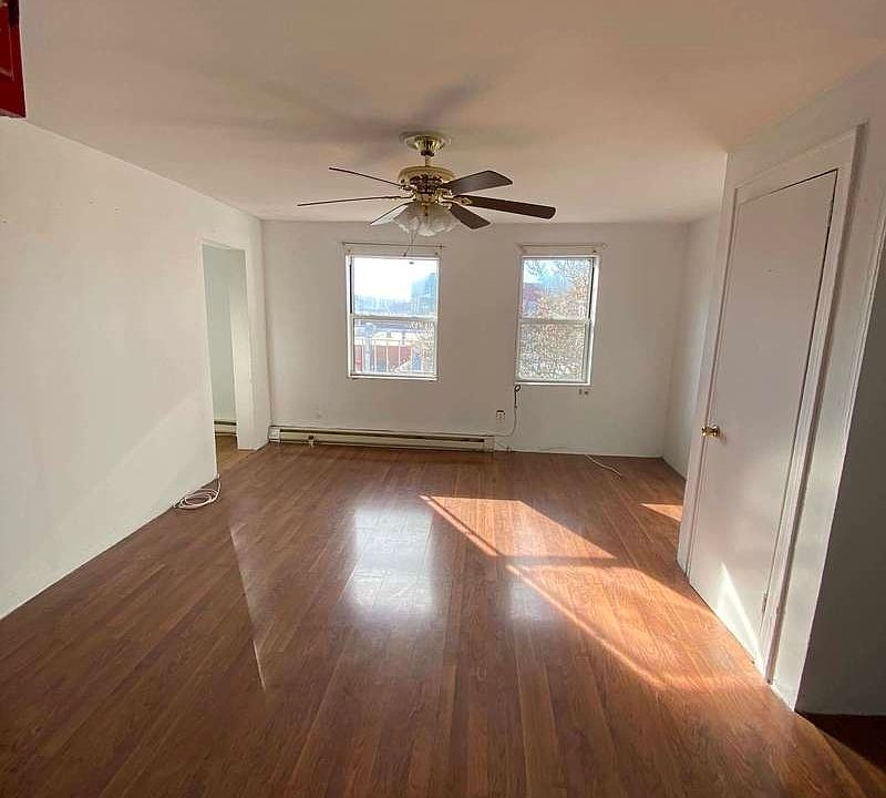 2nd image of 186 Butler St #3RR
