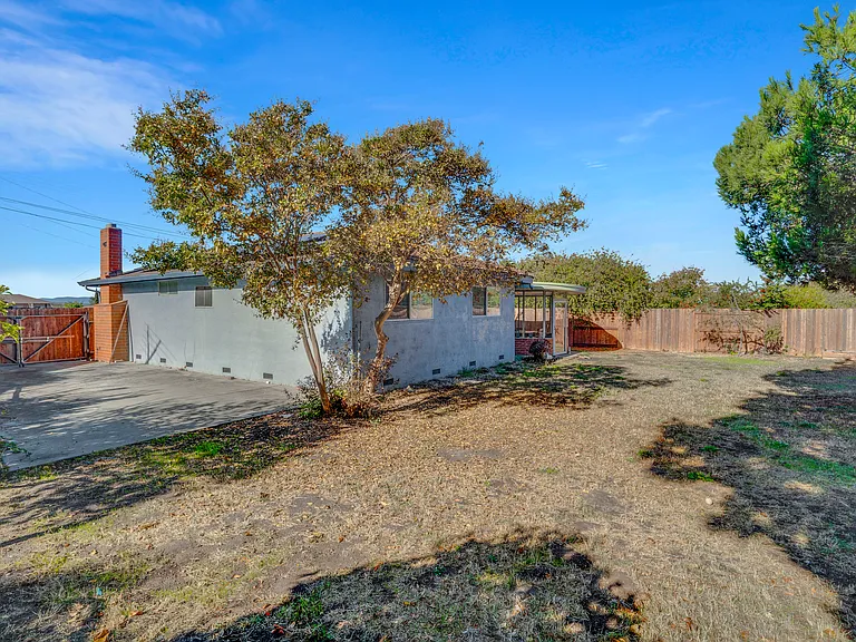 Cypress Ave — Photo 24