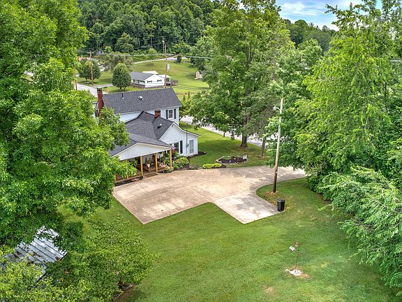 3rd image of 725 Rock Springs Dr