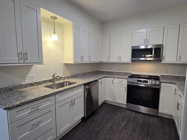 10 Franklin Ave #207 — Photo 2