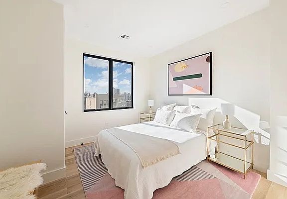 5th image of 707 Willoughby Ave #5D