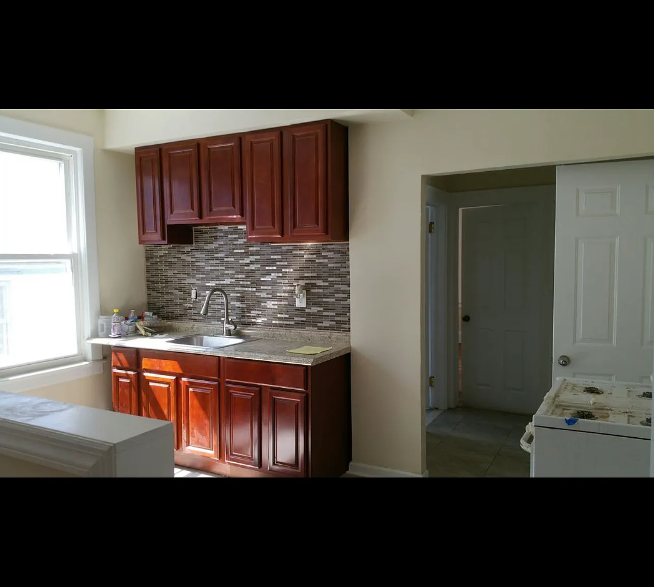 3 bed, 2500 sqft, $1,100 — Photo 2