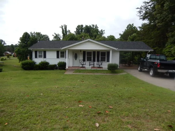 75 Preston Scales Dr, Martinsville, VA 24112