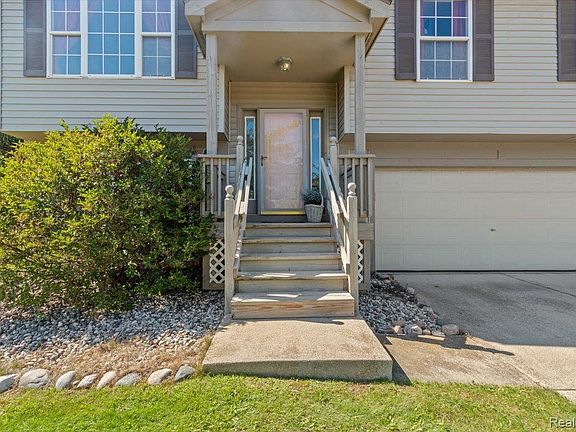 4th image of 659 Andover Woods Dr