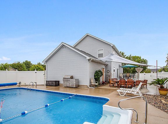 4th image of 608 Briarwood Ct