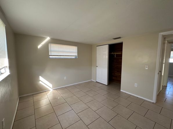 5221 Penguin Dr