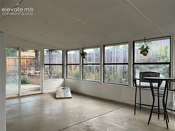 3rd image of 905 Hallam Ave