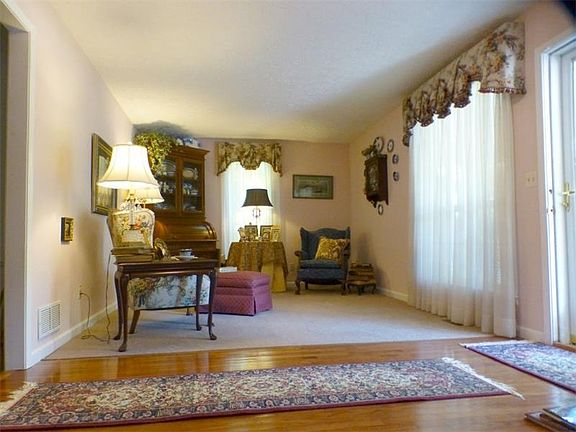 2nd image of 5061 Forest View Trl