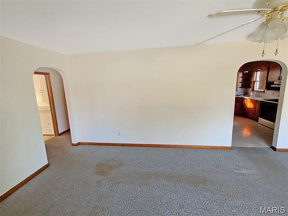 4th image of 409 E Walker St
