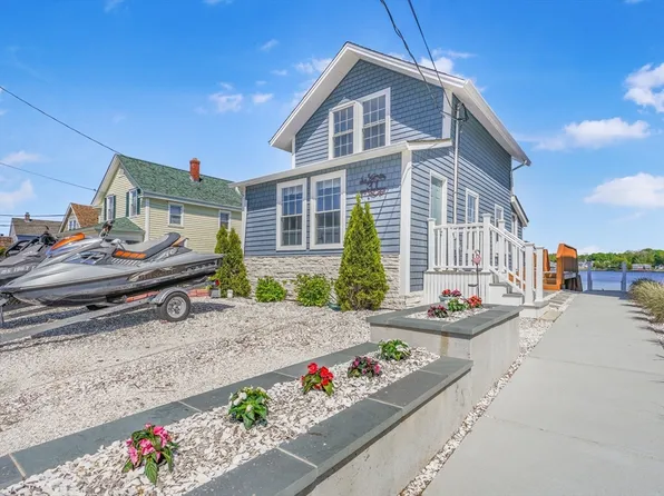 31 Cole St, Swansea, MA 02777