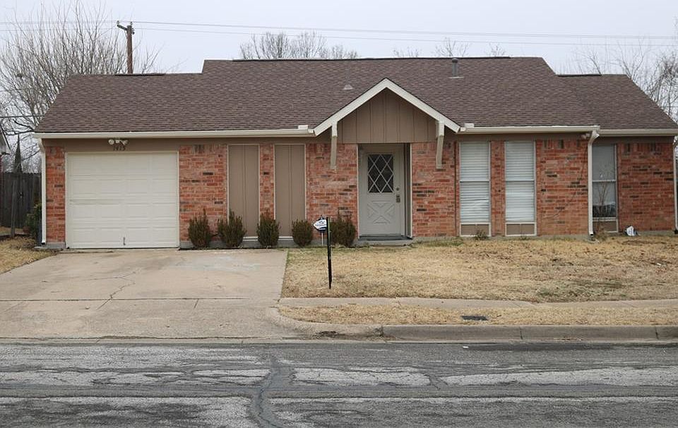 1st image of 1415 Caplin Dr