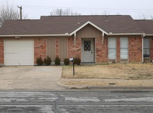 1415 Caplin Dr, Arlington, TX 76018