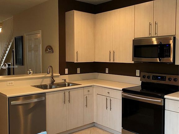 5th image of 4137 Briar Ln #4137