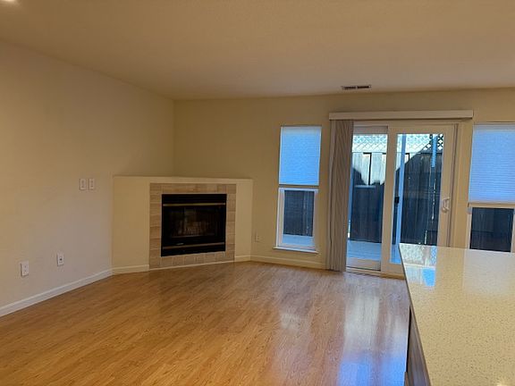 2nd image of 511 N San Mateo Dr