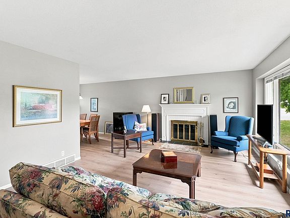 4th image of 4004 S Glenview Rd