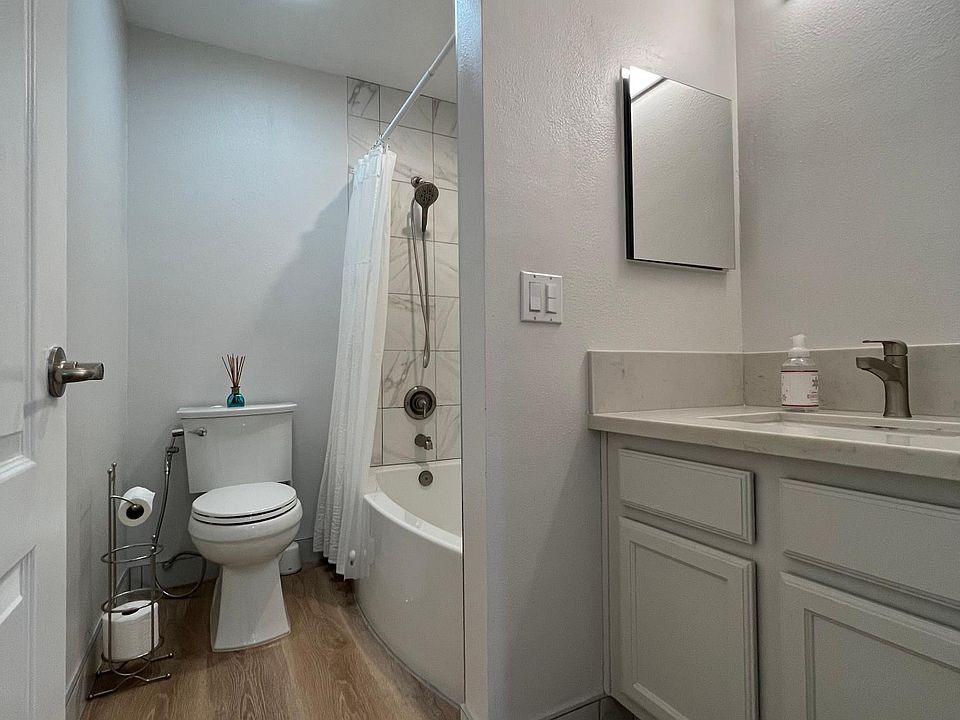 2nd image of 840 Turquoise St #0