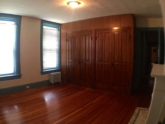 6 bed, 2567 sqft, $2,250 — Photo 2