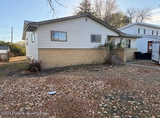 656 8th Ave W, Dickinson, ND 58601