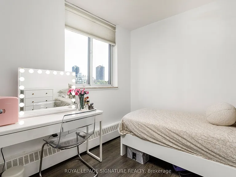 35 Ormskirk Ave #302 — Photo 30