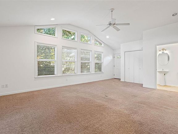 5th image of 359 Wisteria St