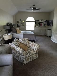 4th image of 4327 Country Ln