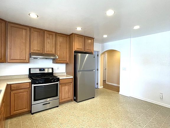 4th image of 4716 Portola Dr