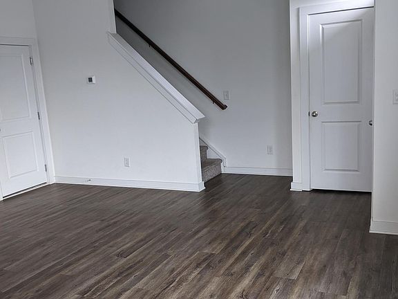 1st floor entry, bonus living area